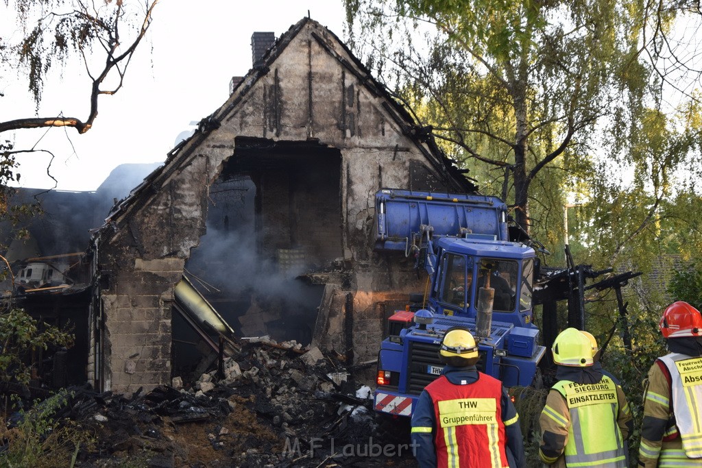 Grossfeuer Einfamilienhaus Siegburg Muehlengrabenstr P0941.JPG - Miklos Laubert